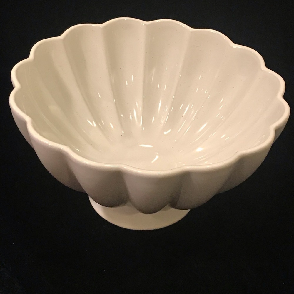 74oz Scalloped Edge Stoneware Pedestal Serving Bowl - Hearth & Hand Magnolia - Picture 4 of 6